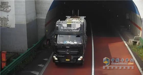 載貨車 ?；愤\輸