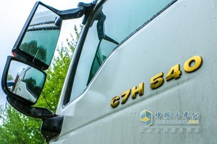 長途運(yùn)輸選汕德卡自動(dòng)擋