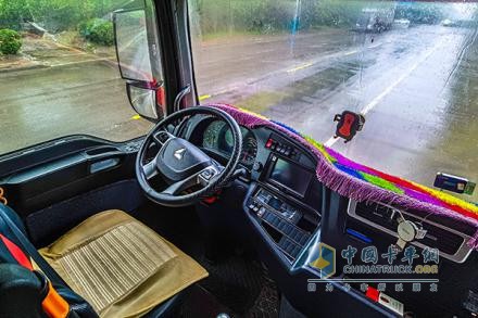 長途運(yùn)輸選汕德卡自動(dòng)擋