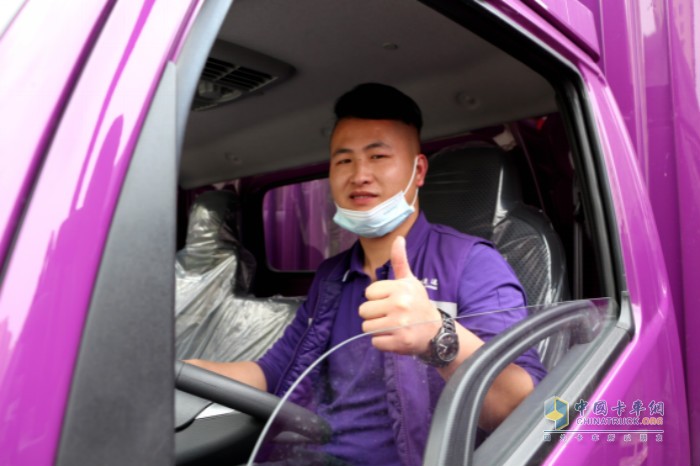 張師傅對(duì)江淮駿鈴D25長(zhǎng)效性能版的舒適度連連稱贊