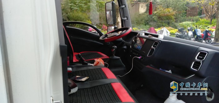慶鈴五十鈴M100內(nèi)飾全面升級(jí)