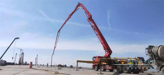 三一泵車助力鳳凰黃河大橋建設