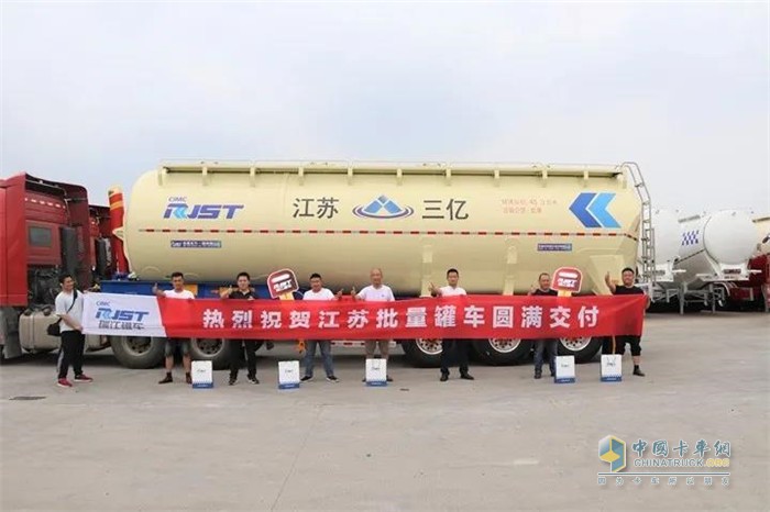 瑞江高端液罐車(chē)罐批量交付江蘇客戶