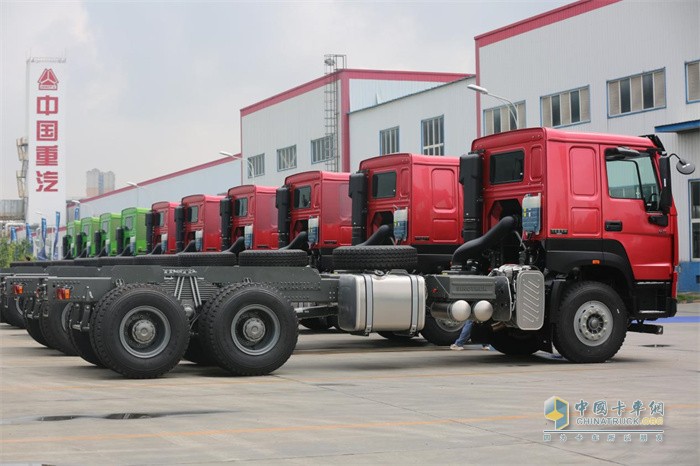 中國重汽  豪沃V7