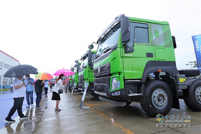 中國重汽  豪沃V7