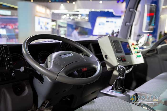 L慶鈴汽車3級5G自動駕駛隧道燈清洗車