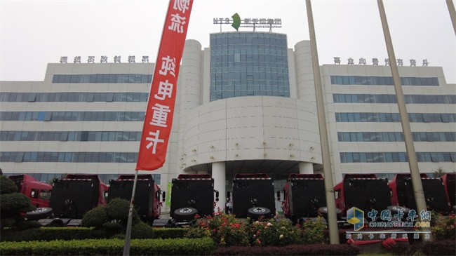 漢馬科技  華菱電動(dòng)重卡