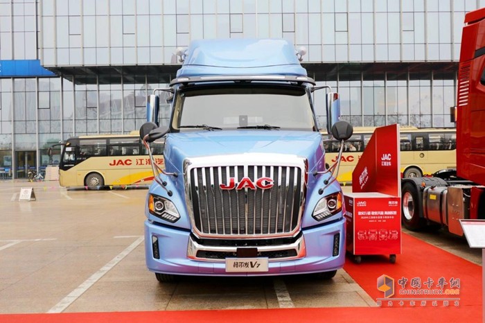 江淮跨越V7長(zhǎng)頭牽引車(chē)