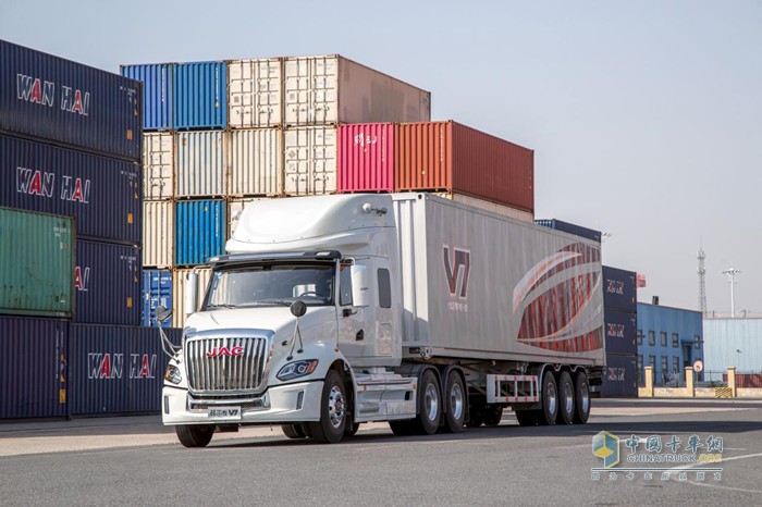 江淮跨越V7牽引車(chē)堪稱(chēng)“省油戰(zhàn)斗機(jī)”