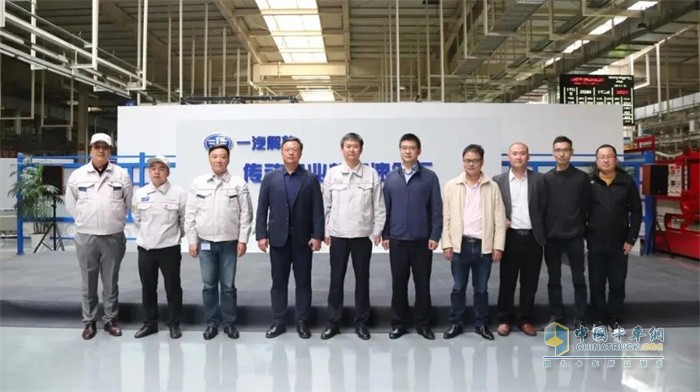 一汽解放傳動(dòng)事業(yè)部與吉大汽車(chē)工程學(xué)院戰(zhàn)略合作簽約