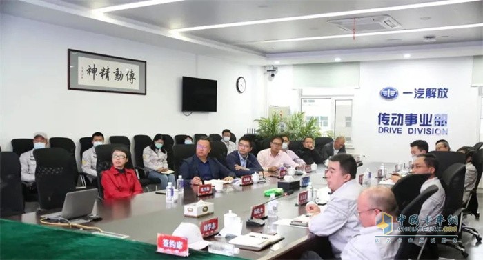 一汽解放傳動(dòng)事業(yè)部與吉大汽車(chē)工程學(xué)院戰(zhàn)略合作簽約