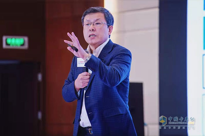 世界汽車工程師學(xué)會聯(lián)合會終身名譽主席、清華大學(xué)汽車產(chǎn)業(yè)與技術(shù)戰(zhàn)略研究院院長趙福全博士