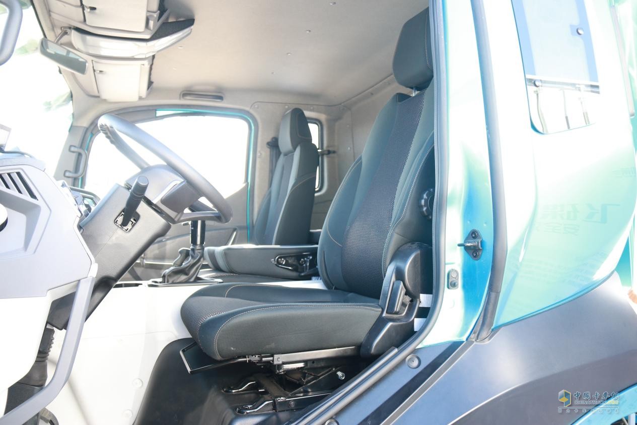 飛碟W7的內(nèi)飾設(shè)計