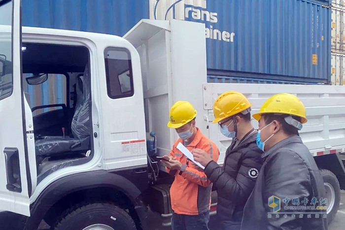 中國重汽成都商用車 中老鐵路 輕卡商用車