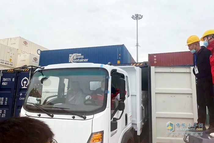 中國重汽成都商用車 中老鐵路 輕卡商用車