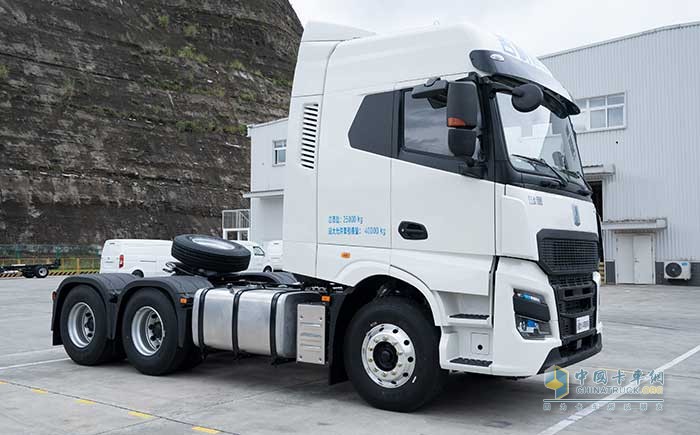 遠(yuǎn)程星瀚甲醇牽引車