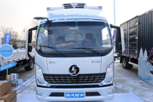 黃金動力鏈、專業(yè)底盤、定制上裝 陜汽輕卡K5000冷藏車分分鐘為冷鏈運輸護航