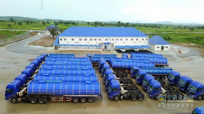 已在非洲市場(chǎng)完成交付的AUMAN瀝青罐車(chē)