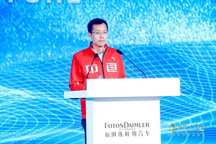 福田汽車集團(tuán)黨委常委、副總經(jīng)理、福田戴姆勒?qǐng)?zhí)行副總裁、歐曼事業(yè)部總裁崔士朋致辭