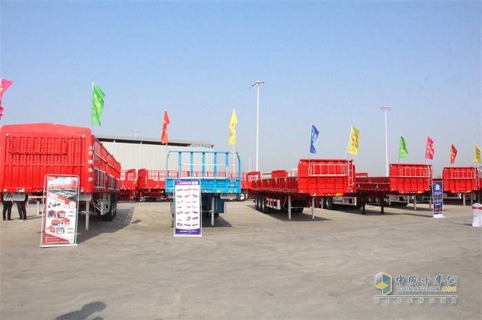 華興車輛 5.5噸超強鋼 側(cè)翻自卸半掛車