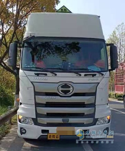 廣汽日野700危險(xiǎn)品運(yùn)輸車(chē)