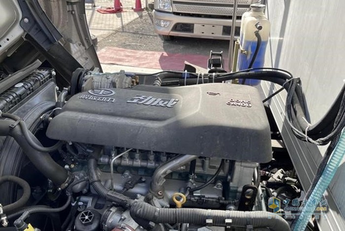 解放領(lǐng)途冷藏車采用CA4DD160發(fā)動機(jī)