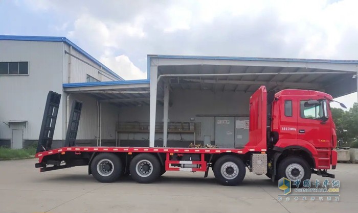 江淮格爾發(fā)K5W 8×4挖掘機(jī)運(yùn)輸車