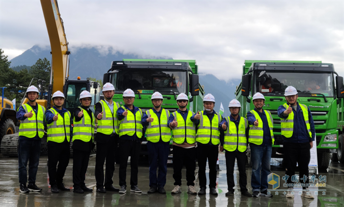 徐工純電動(dòng)攪拌車、渣土車極限施工通關(guān)川藏鐵路高難關(guān)卡