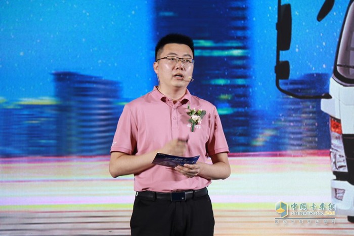 中國(guó)重汽集團(tuán)濟(jì)南輕卡銷售部副總經(jīng)理曹善奎