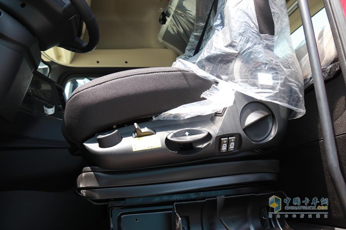 陜汽德龍X5000S LNG 牽引車