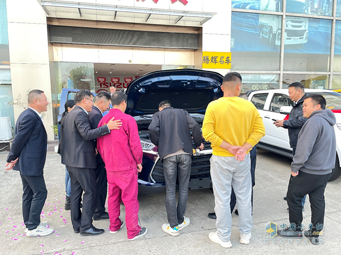 慶鈴五十鈴，TAGA達(dá)咖H8AT皮卡，輕卡