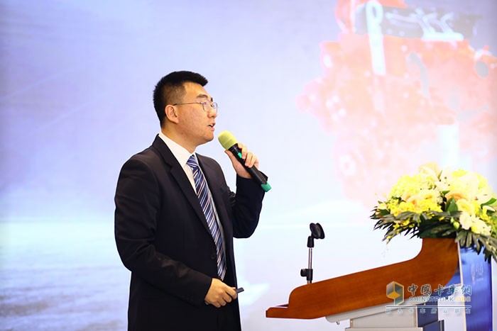 北京福田康明斯發(fā)動機有限公司F4.5TT項目負(fù)責(zé)人李恒進(jìn)行產(chǎn)品講解