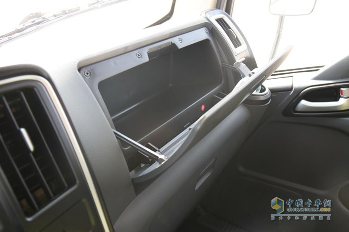 德藍(lán)新能源輕卡