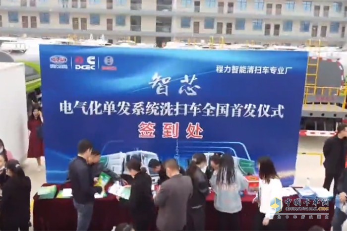 東風(fēng)康明斯,發(fā)動(dòng)機(jī)