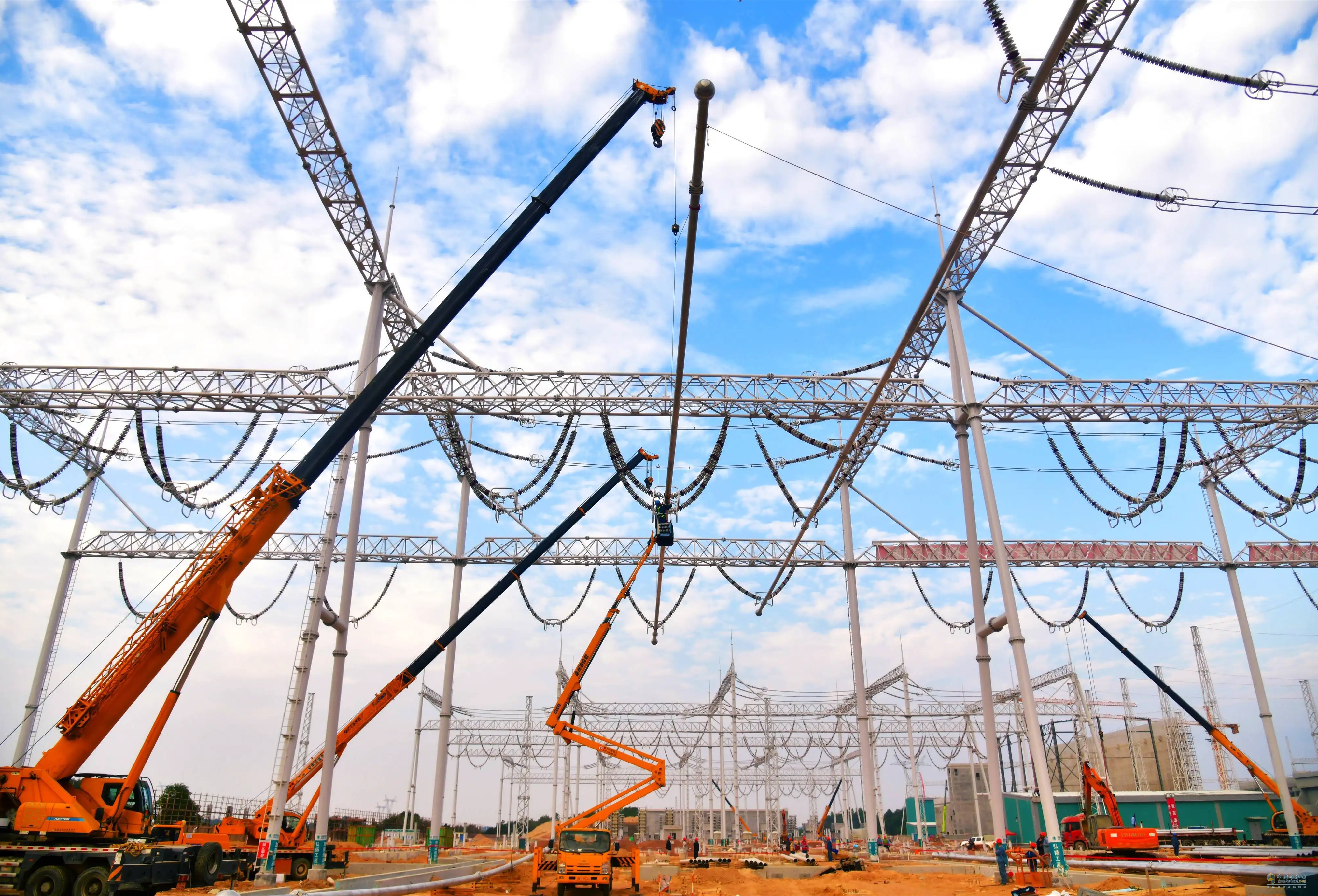 此前，筆者曾撰文表示，地方層面對疫情的過度管控是阻礙終端基建落地的關鍵。當前，在看似“完全放開”的態(tài)勢下，在政府一系列“用心良苦”的操作下，已經(jīng)“睡了那么久”的國內(nèi)基建能醒么？下游的重型商用車又什么時候能復蘇呢？