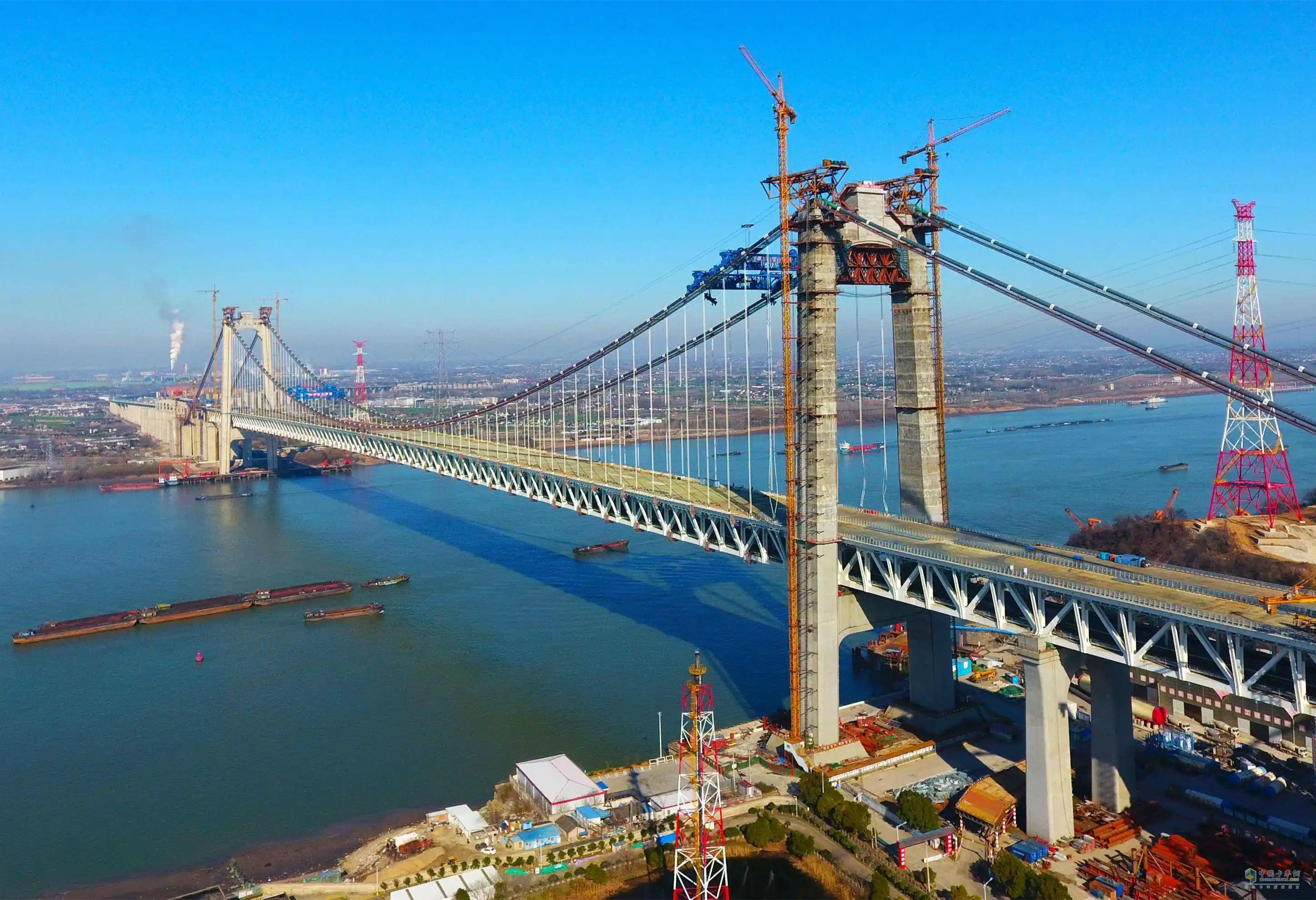 此前，筆者曾撰文表示，地方層面對疫情的過度管控是阻礙終端基建落地的關鍵。當前，在看似“完全放開”的態(tài)勢下，在政府一系列“用心良苦”的操作下，已經(jīng)“睡了那么久”的國內(nèi)基建能醒么？下游的重型商用車又什么時候能復蘇呢？