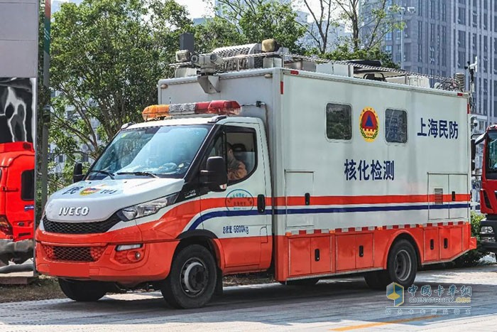 民防進(jìn)口依維柯核化檢測車