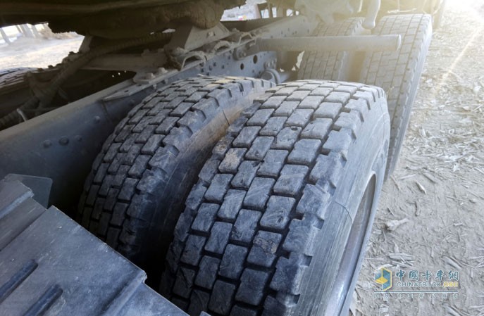 大運N8V 6X4牽引車