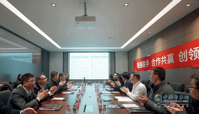 此次合作與會(huì)雙方代表現(xiàn)場(chǎng)交流