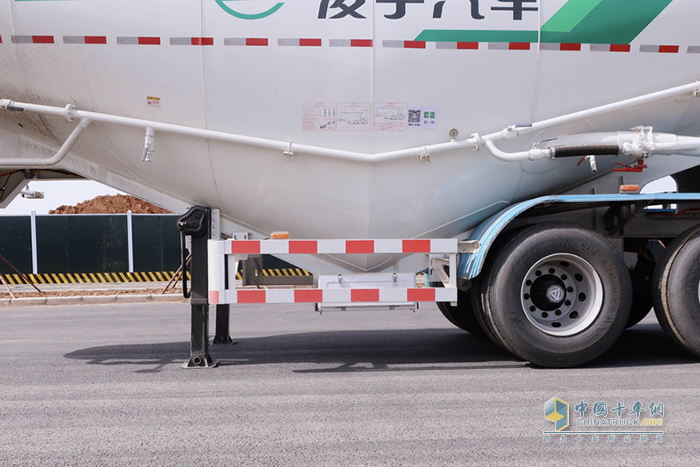 凌宇“小白罐”半掛車(chē)