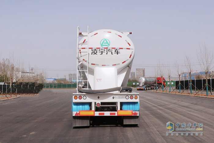 凌宇“小白罐”半掛車(chē)