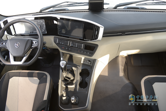 大運(yùn)重卡V7：讓兔年運(yùn)輸征途一路狂飆！