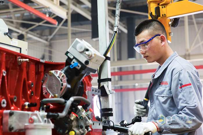 “硬核”汽車發(fā)動機，何來服務(wù)“上帝”的軟實力？探訪福田康明斯全球“燈塔工廠”