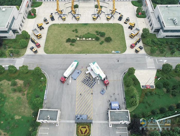 春節(jié)不打烊，福建客戶為徐工服務(wù)點贊！