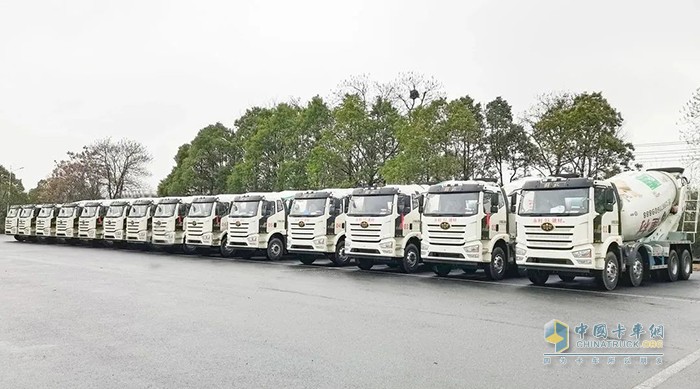 聯(lián)合交付共贏未來(lái) 全新解放&凌宇J6L攪拌車(chē)首亮相