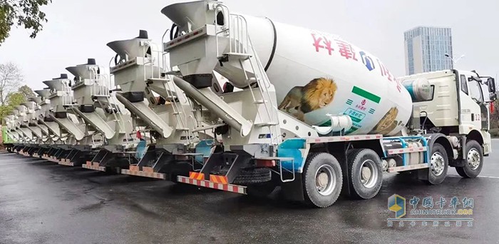 聯(lián)合交付共贏未來(lái) 全新解放&凌宇J6L攪拌車(chē)首亮相