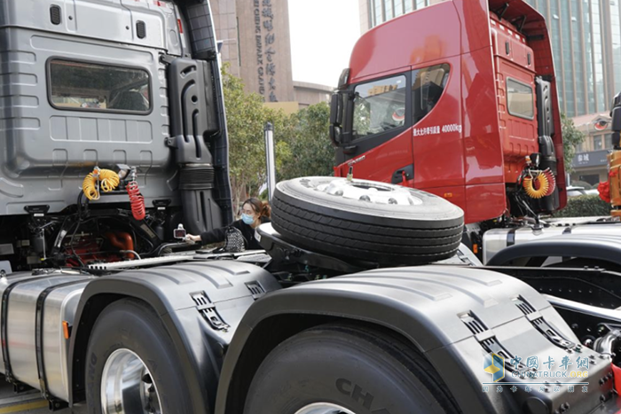 全是科技與狠活，華菱S11重卡新品近距離體驗(yàn)