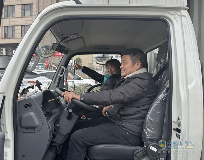 從純電換到混動(dòng) 長沙楊師傅夫婦這么評(píng)價(jià)“混動(dòng)1號(hào)”駿鈴聚寶盆！