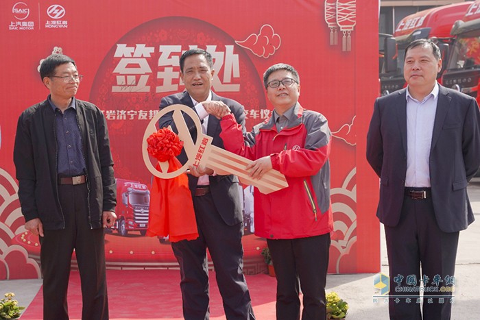 助力長途煤炭高效運輸，紅巖杰虎H6牽引車批量交付山東用戶