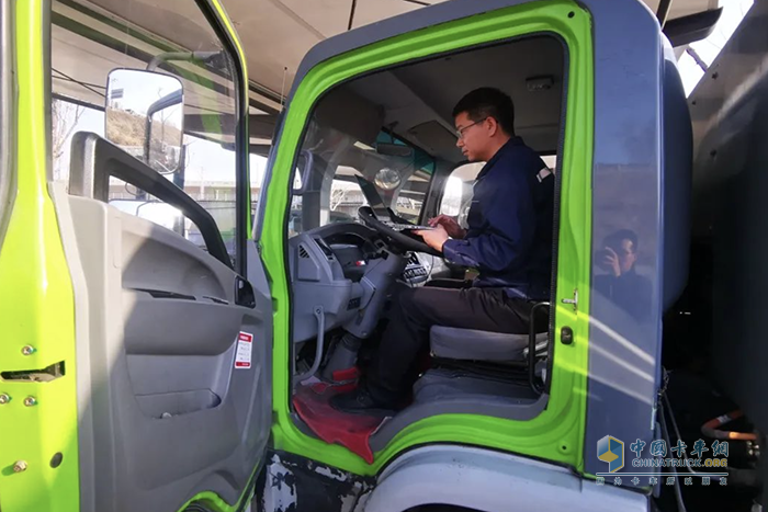 全國“兩會”正式開幕，宇通環(huán)衛(wèi)服務保障活動正在進行時